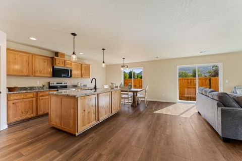 Tiny photo for 167 SE Champagne Court, Grants Pass, OR 97527 (MLS # 220221305)