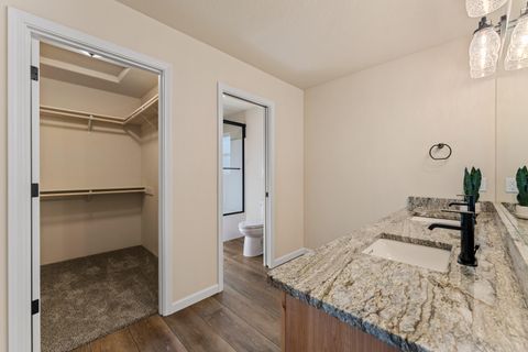 Tiny photo for 167 SE Champagne Court, Grants Pass, OR 97527 (MLS # 220221305)