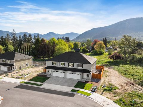 Tiny photo for 167 SE Champagne Court, Grants Pass, OR 97527 (MLS # 220221305)