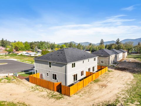 Tiny photo for 167 SE Champagne Court, Grants Pass, OR 97527 (MLS # 220221305)