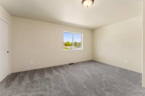 Tiny photo for 167 SE Champagne Court, Grants Pass, OR 97527 (MLS # 220221305)