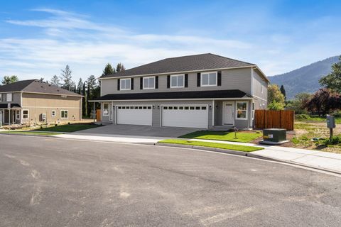 Tiny photo for 167 SE Champagne Court, Grants Pass, OR 97527 (MLS # 220221305)