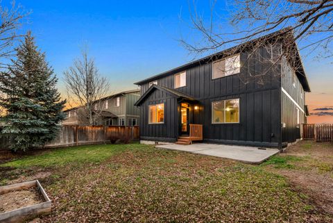 Tiny photo for 21176 Desert Skies Place, Bend, OR 97702 (MLS # 220213921)