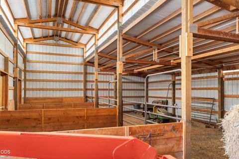 Tiny photo for 6801 SW McVey Avenue, Redmond, OR 97756 (MLS # 220223395)