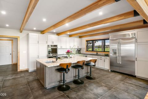 Tiny photo for 6801 SW McVey Avenue, Redmond, OR 97756 (MLS # 220223395)