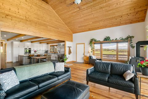 Tiny photo for 6801 SW McVey Avenue, Redmond, OR 97756 (MLS # 220223395)
