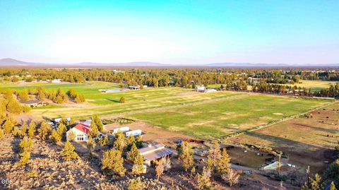 Photo of 6801 SW McVey Avenue, Redmond, OR 97756 (MLS # 220223395)