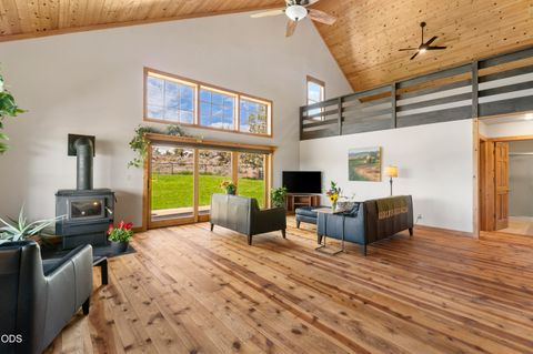 Tiny photo for 6801 SW McVey Avenue, Redmond, OR 97756 (MLS # 220223395)