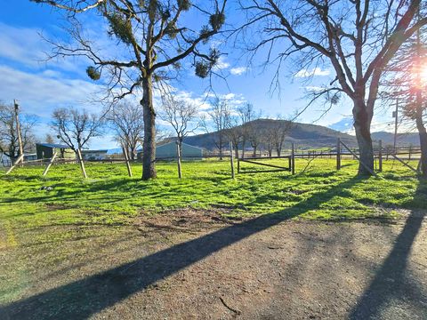 Tiny photo for 11220 Duggan Road, Central Point, OR 97502 (MLS # 220215219)
