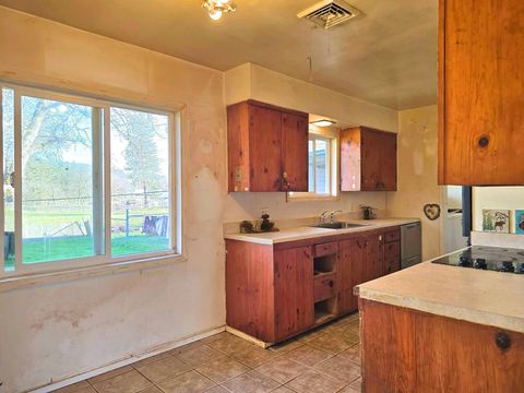 Tiny photo for 11220 Duggan Road, Central Point, OR 97502 (MLS # 220215219)