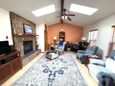 Tiny photo for 3030 NE Stanton Avenue, Bend, OR 97701 (MLS # 220217735)