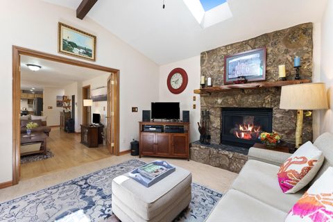 Tiny photo for 3030 NE Stanton Avenue, Bend, OR 97701 (MLS # 220217735)