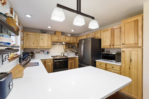 Tiny photo for 3030 NE Stanton Avenue, Bend, OR 97701 (MLS # 220217735)