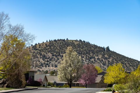 Tiny photo for 3030 NE Stanton Avenue, Bend, OR 97701 (MLS # 220217735)