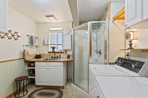 Tiny photo for 3030 NE Stanton Avenue, Bend, OR 97701 (MLS # 220217735)