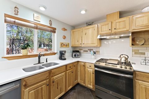 Tiny photo for 3030 NE Stanton Avenue, Bend, OR 97701 (MLS # 220217735)