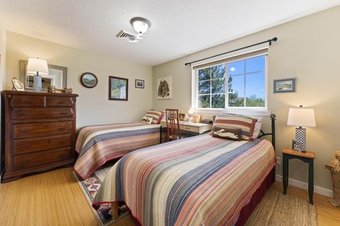 Tiny photo for 3030 NE Stanton Avenue, Bend, OR 97701 (MLS # 220217735)