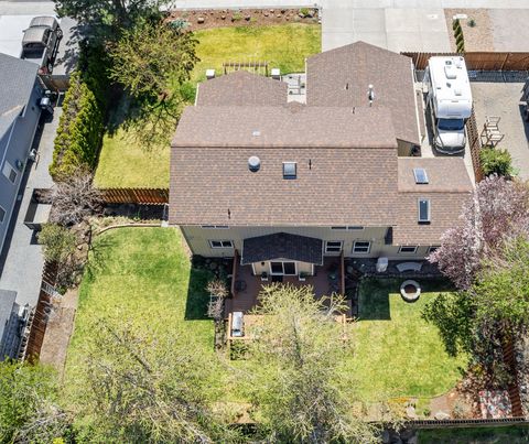 Tiny photo for 3030 NE Stanton Avenue, Bend, OR 97701 (MLS # 220217735)