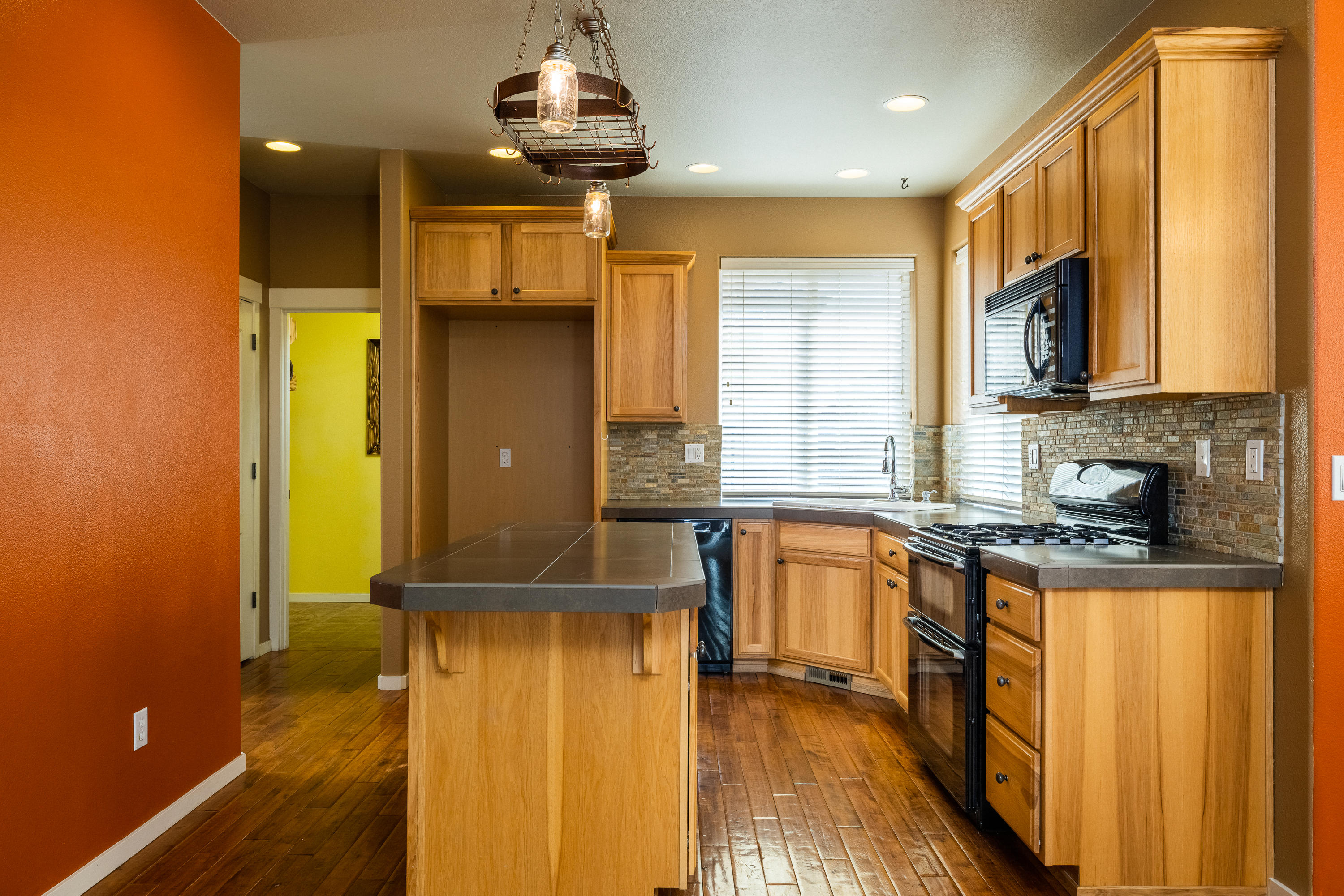 Ni Lah Sha Village - Residential