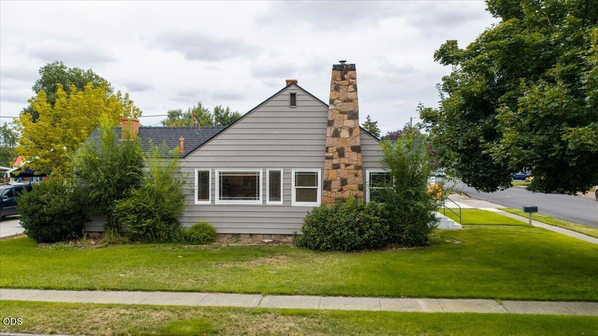 737 NW Elm Avenue