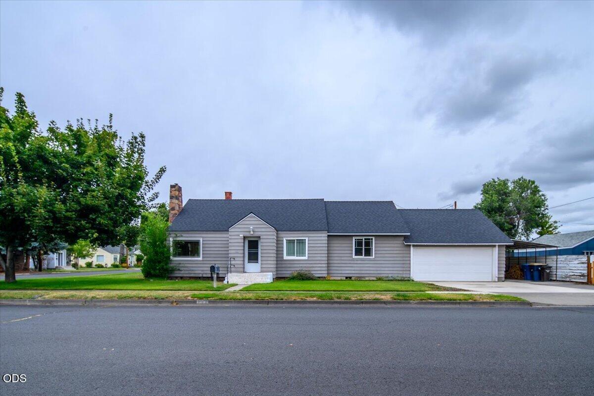 737 NW Elm Avenue