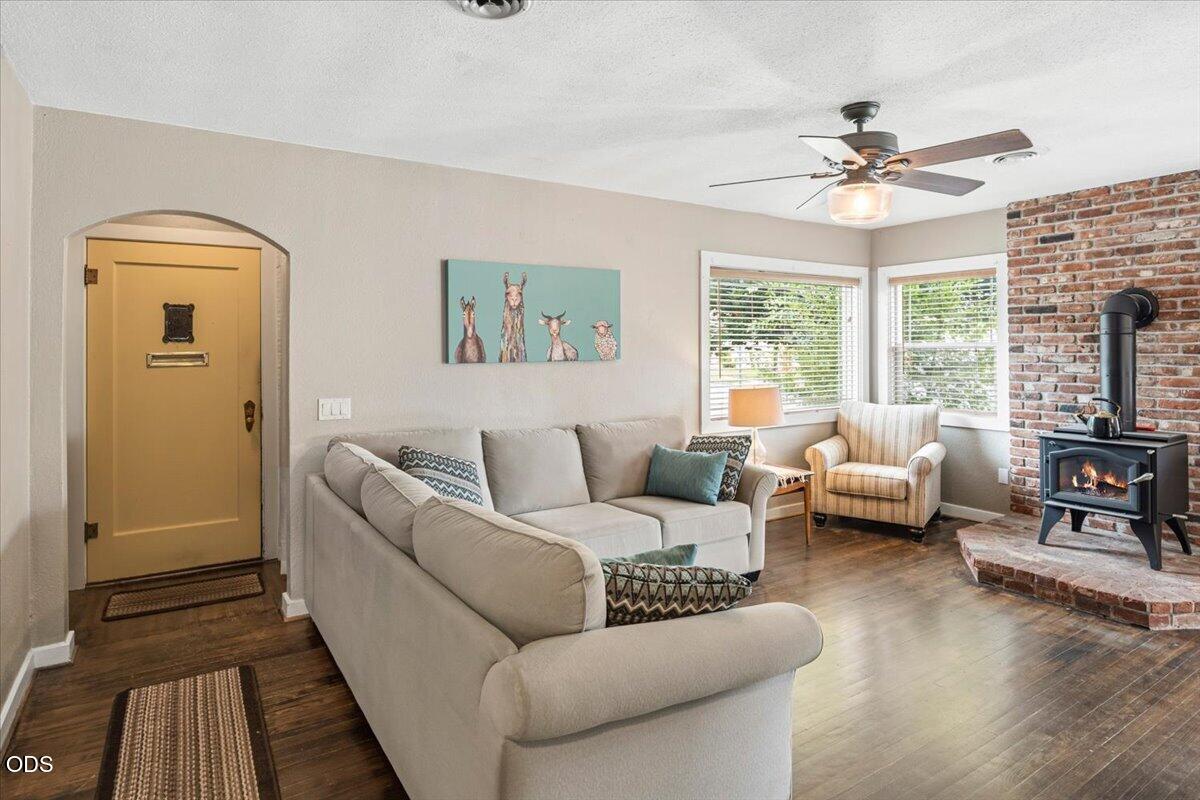 737 NW Elm Avenue