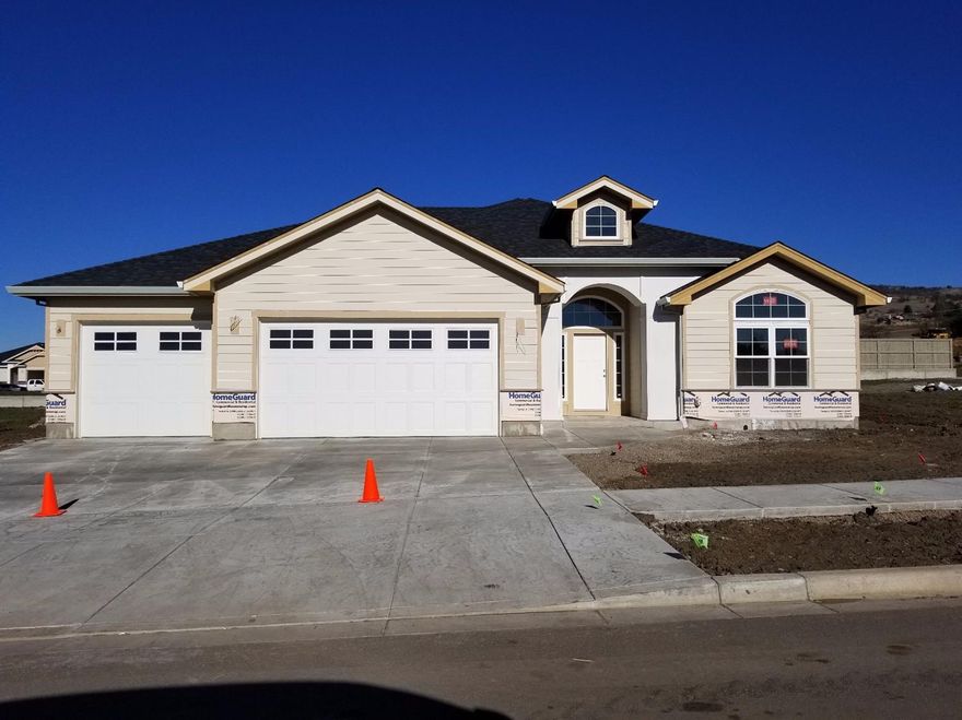 Beautiful new home by Mahar Brothers in Summerfield Subdivision. This home features 2205 sq ft, 4 bedrooms, 3 full baths, open & spacious floor plan, large walk-in pantry, custom cabinetry, upgraded appliance package and a 3 car garage. Up to date finishes in this home give it a light & bright feel. Estimated completion is December 2017. Listing agent is related to seller.