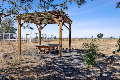 Tiny photo for 2132 SW Culver Highway, Madras, OR 97741 (MLS # 220209655)