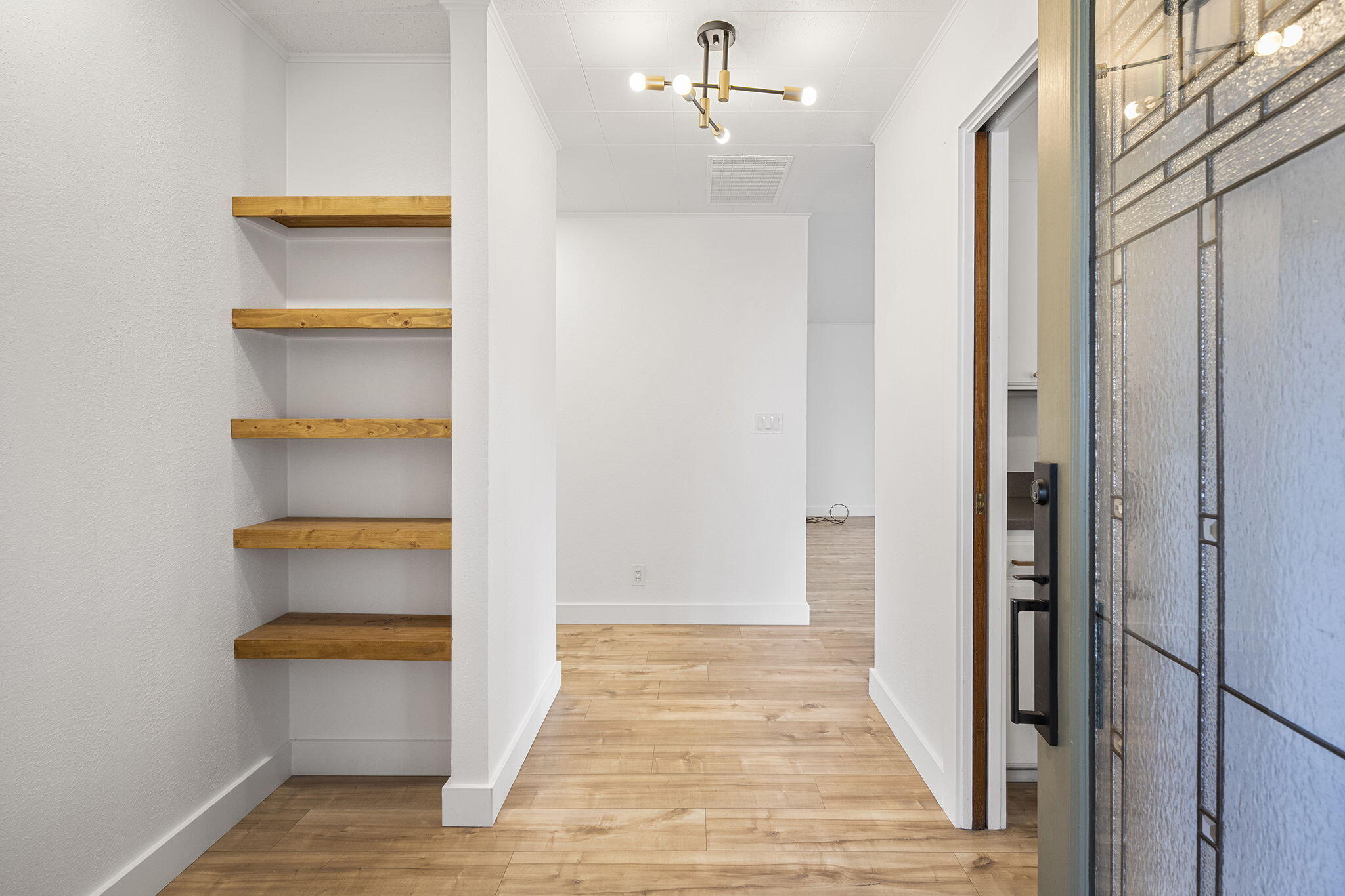 1199 SW Canyon Drive