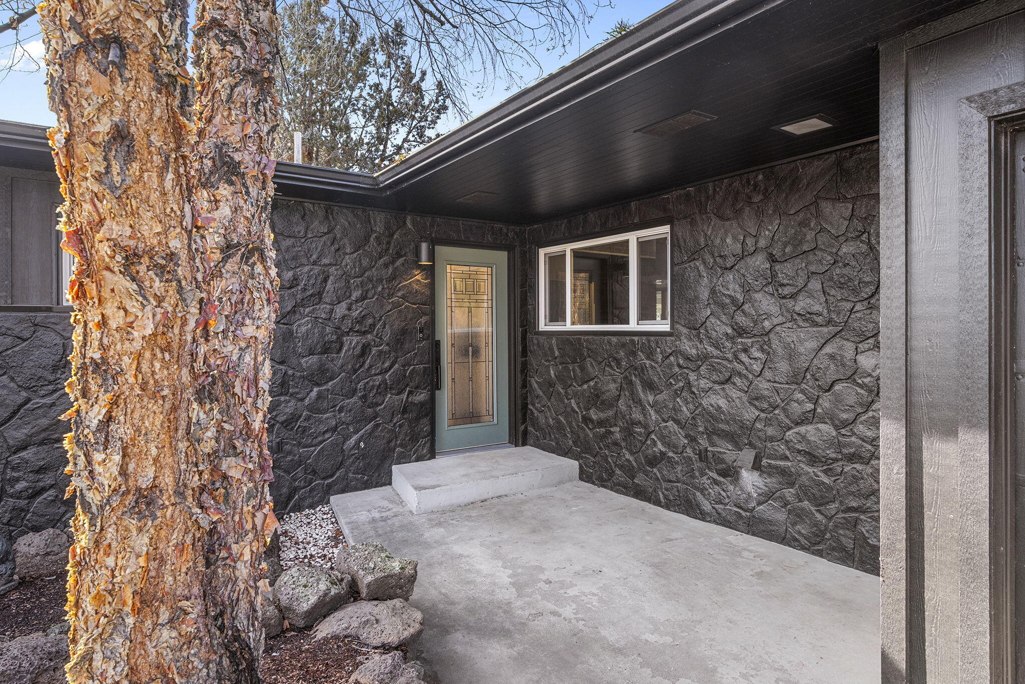 1199 SW Canyon Drive