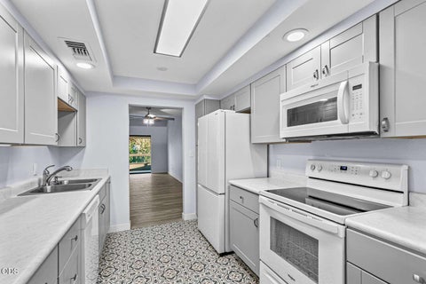 Tiny photo for 115 Rogue River Highway #APT 302, Grants Pass, OR 97527 (MLS # 220223681)