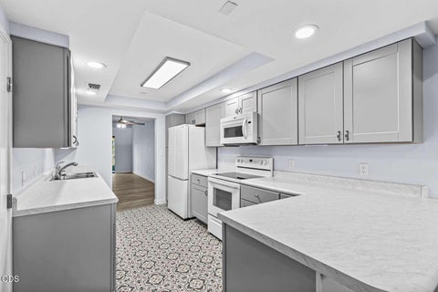 Tiny photo for 115 Rogue River Highway #APT 302, Grants Pass, OR 97527 (MLS # 220223681)