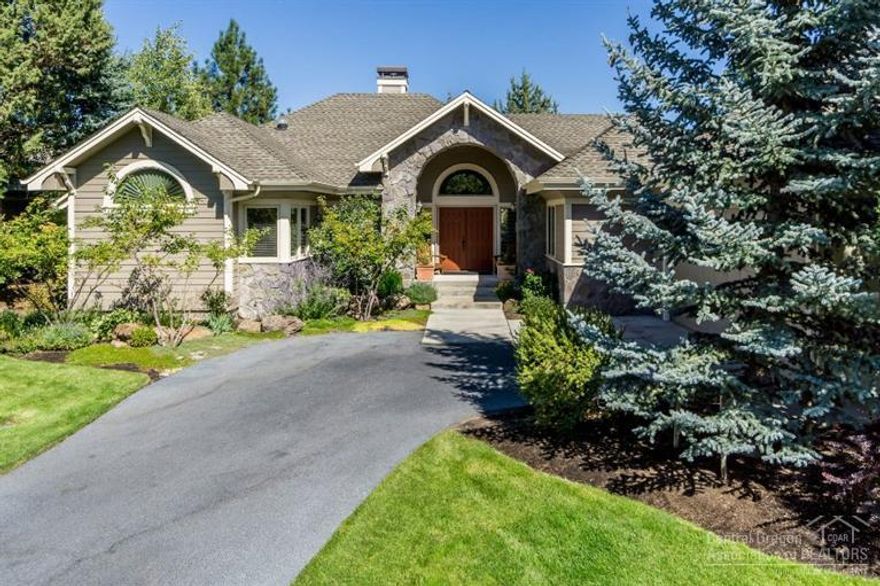 This special, single level, custom hm has stunning canyon views on sought after Vardon Ct. GR open flr plan features High Ceilings, Custom & Energy-Efficient Gas FP & Floor to Ceiling Windows to take in Canyon View. Remodeled kitchen w/custom Knotty Alder cabinets, 5 HW flrs, Stainless Appliances, Granite Counters & Island. Built-in desk, oversized 2 car garage w/built-in work bench & cabinetry. Prvt .75 lot w/paver patio & tranquil water feature. Master ste w/coffered ceiling, walk-in closet & jetted tub.