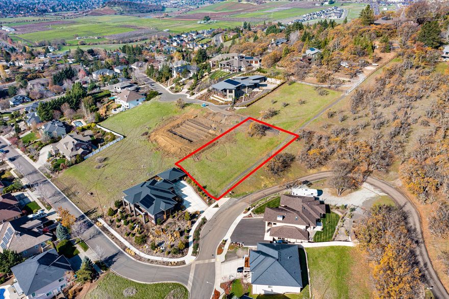 Breathtaking views! The perfect place to build your dream home! This half acre lot has a gentle slope and amazing views of the mountains, valley and city lights. Hoover Elementary, Hedrick Middle School and South Medford High School. Conveniently located near shopping, RVRMC, golf and freeway access in one of East Medford's most distinguished and sought-after neighborhoods.