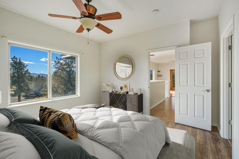 Tiny photo for 6225 NW Euston Court, Redmond, OR 97756 (MLS # 220211651)