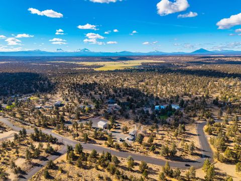 Tiny photo for 6225 NW Euston Court, Redmond, OR 97756 (MLS # 220211651)