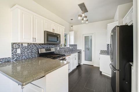 Tiny photo for 6225 NW Euston Court, Redmond, OR 97756 (MLS # 220211651)