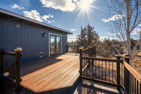 Tiny photo for 6225 NW Euston Court, Redmond, OR 97756 (MLS # 220211651)