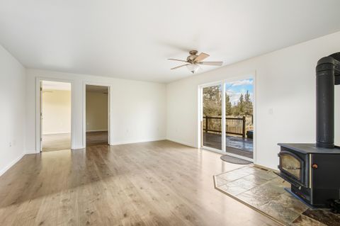 Tiny photo for 6225 NW Euston Court, Redmond, OR 97756 (MLS # 220211651)