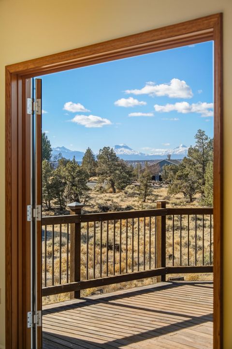 Tiny photo for 6225 NW Euston Court, Redmond, OR 97756 (MLS # 220211651)