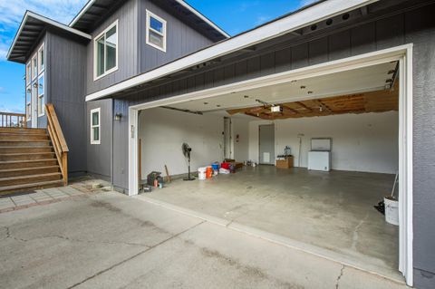 Tiny photo for 6225 NW Euston Court, Redmond, OR 97756 (MLS # 220211651)