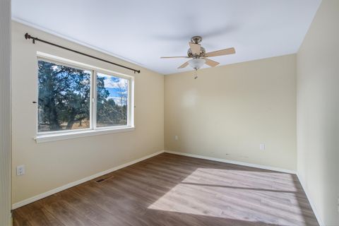 Tiny photo for 6225 NW Euston Court, Redmond, OR 97756 (MLS # 220211651)