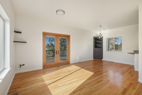 Tiny photo for 6225 NW Euston Court, Redmond, OR 97756 (MLS # 220211651)