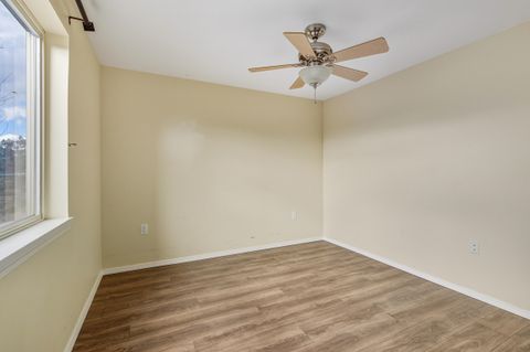 Tiny photo for 6225 NW Euston Court, Redmond, OR 97756 (MLS # 220211651)