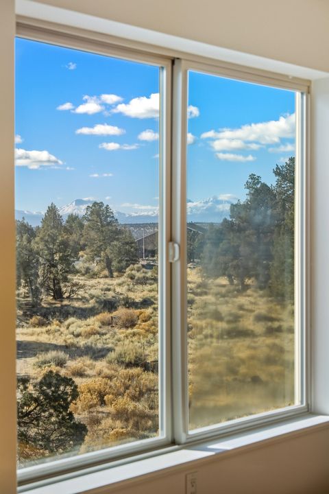 Tiny photo for 6225 NW Euston Court, Redmond, OR 97756 (MLS # 220211651)