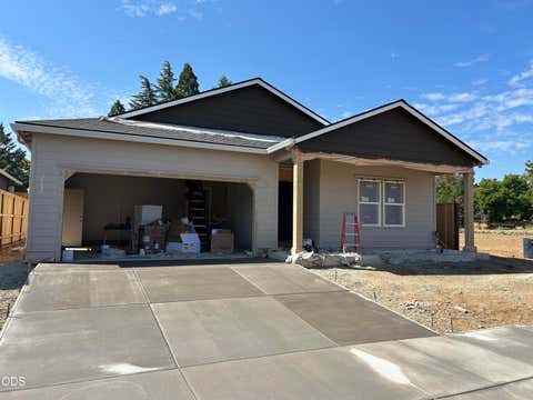 Photo of 2235 Piazza Drive, Medford, OR 97501 (MLS # 220227349)