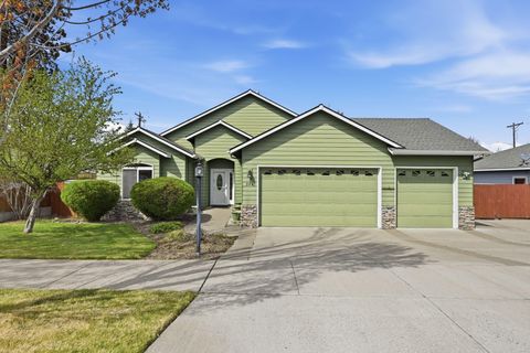 Photo of 209 SE Soft Tail Drive, Bend, OR 97702 (MLS # 220219611)