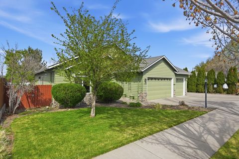 Tiny photo for 209 SE Soft Tail Drive, Bend, OR 97702 (MLS # 220219611)