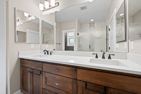 Tiny photo for 291 Sun Vista Drive, Redmond, OR 97756 (MLS # 220212201)