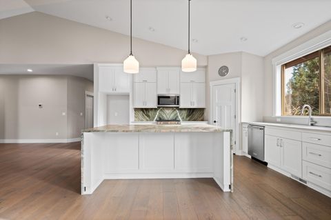 Tiny photo for 291 Sun Vista Drive, Redmond, OR 97756 (MLS # 220212201)